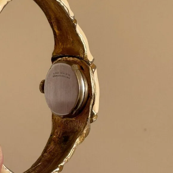  Pilgrim Hidden Dial Watch Women 23mm Gold Tone 17 Jewels Bracelet - Picture 8 of 8